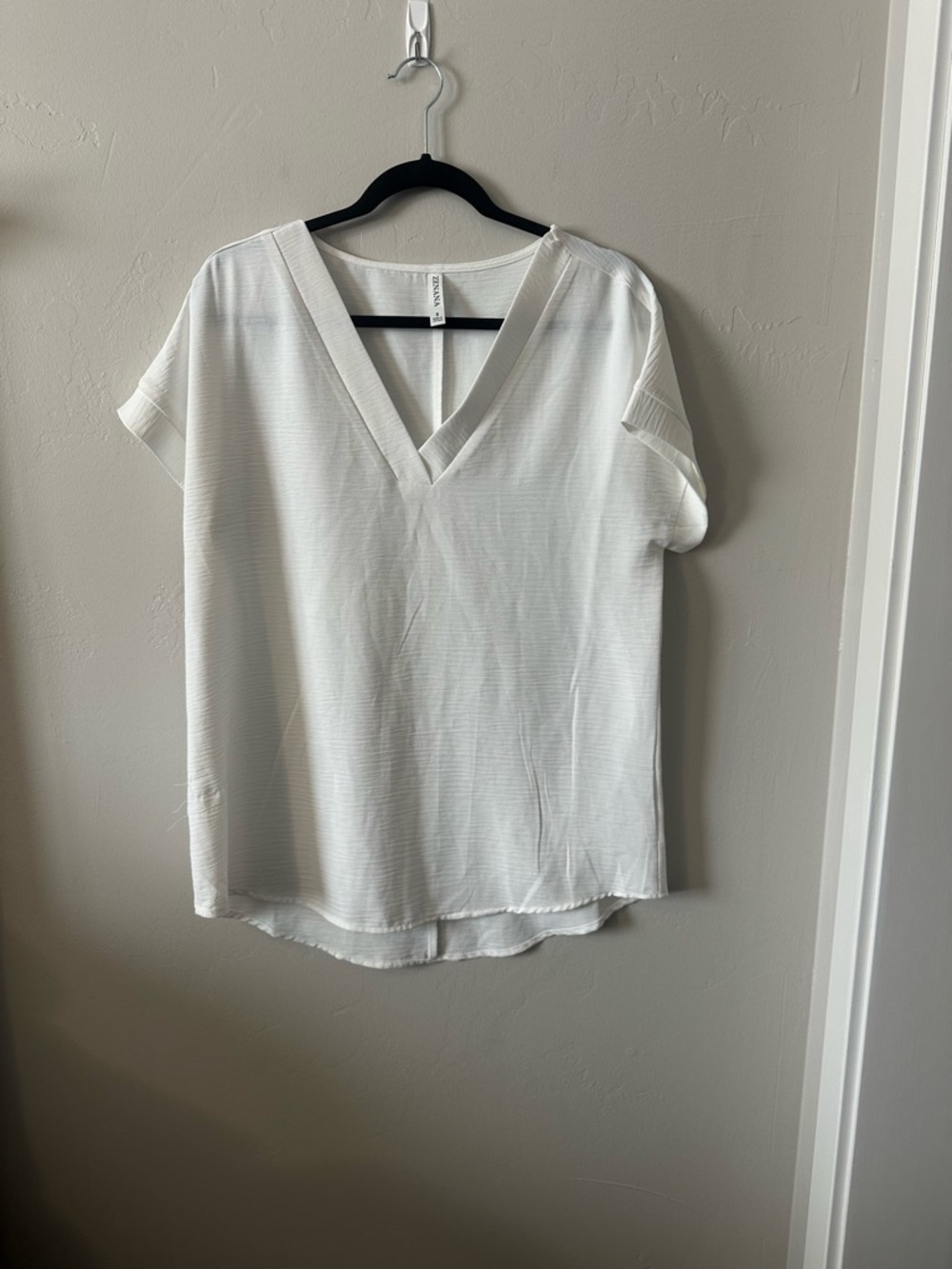 Zenana Outfitters Ivory V-Neck Short Sleeve Blouse